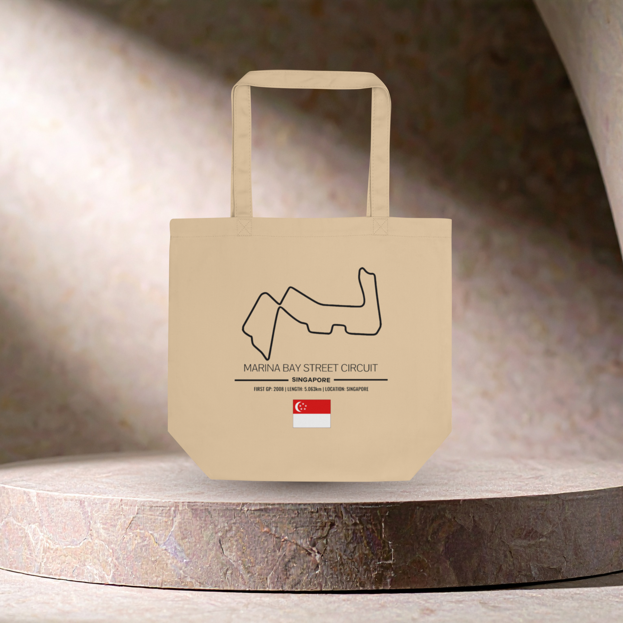 Marina Bay Street Circuit F1 tote bag made from organic cotton. Features the Singapore Grand Prix circuit and historic winners. Perfect gift for Formula 1 fans.